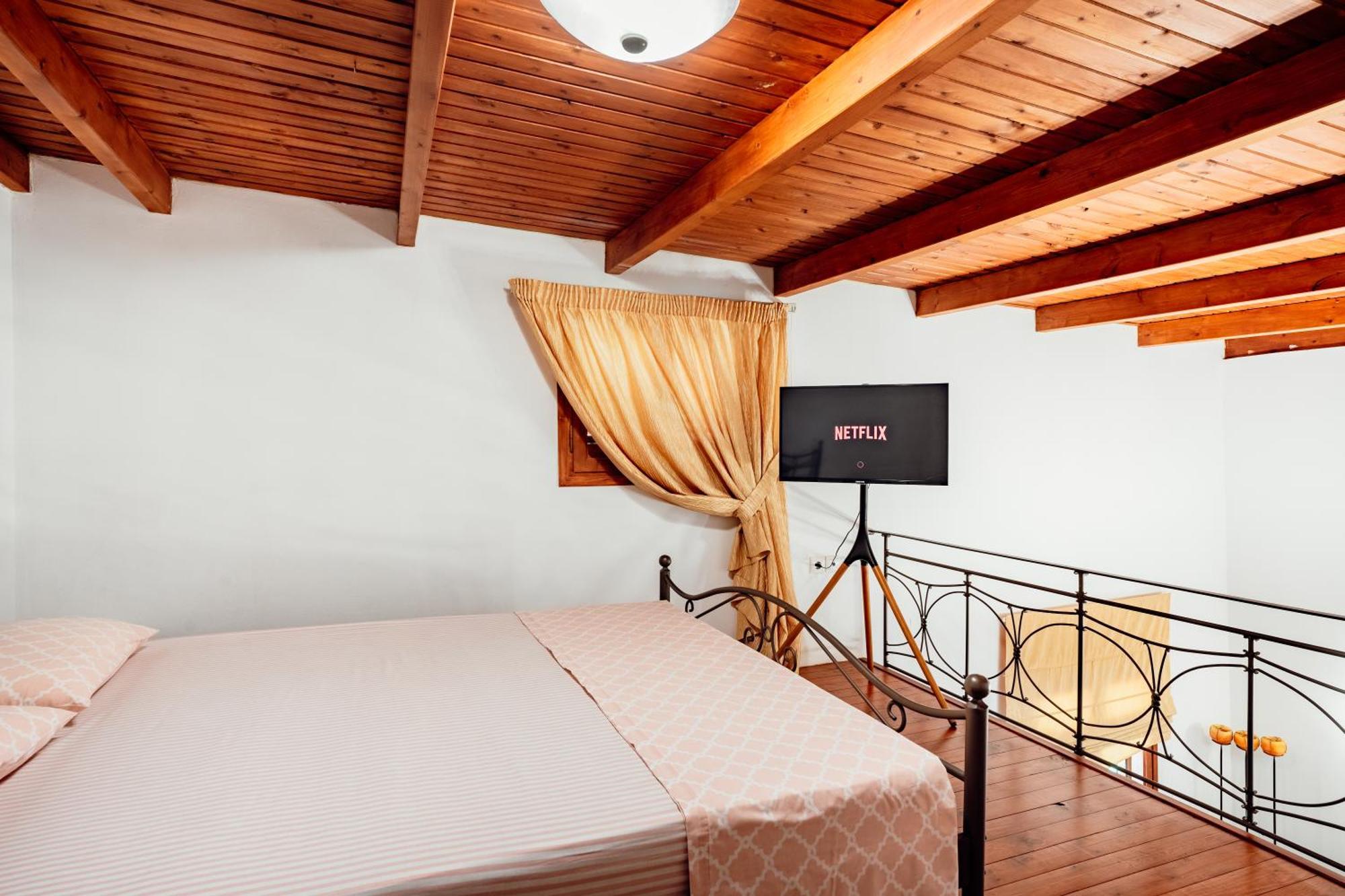 Dm Elegant And Charming Villa Foinikia  Экстерьер фото